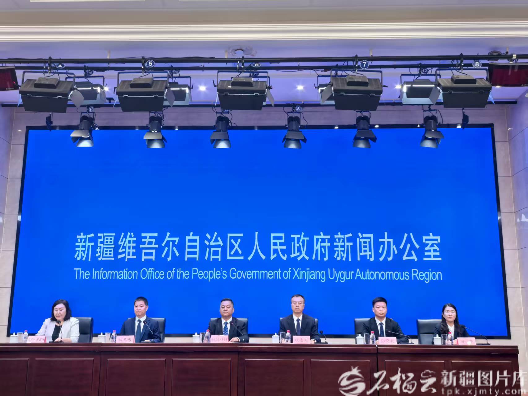 “新时代党的治疆方略的成功实践”系列主题新闻发布会第5场举行哈密：奋力在全疆率先